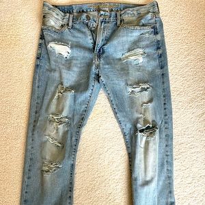 American Eagle distressed light wash denim jeans, size 34x32